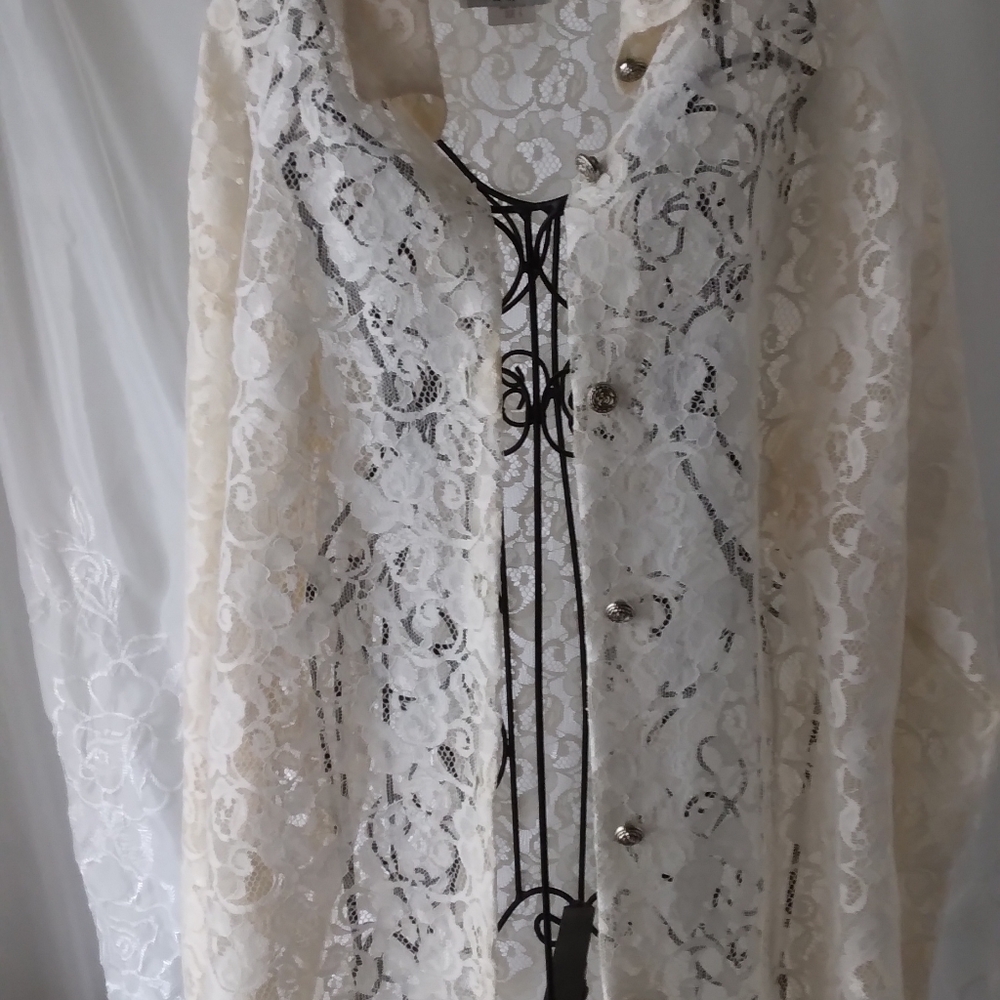 VINTAGE "FITZ & FLOYD" IVORY FLORAL LACE BLOUSE..SIZE 6..WOMENS